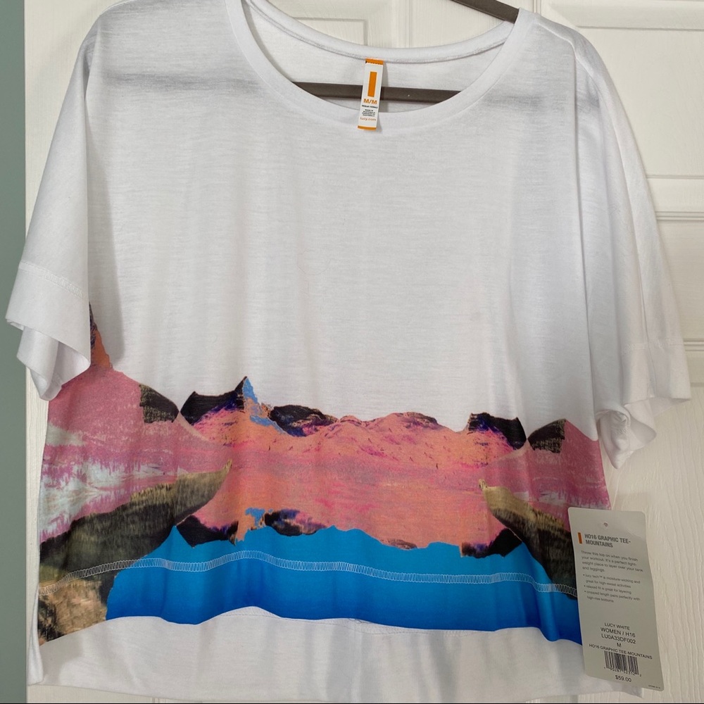 LUCY HO16 graphic tee mountains NWT